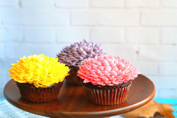 菊花杯子蛋糕#2016松下大师赛(北京)#的做法_