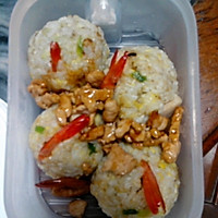 虾尾饭团的做法图解1