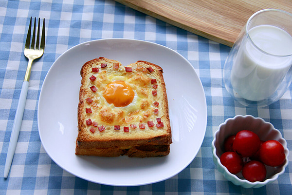 快手美味早餐:鸡蛋芝士烤土司的做法_【图解】