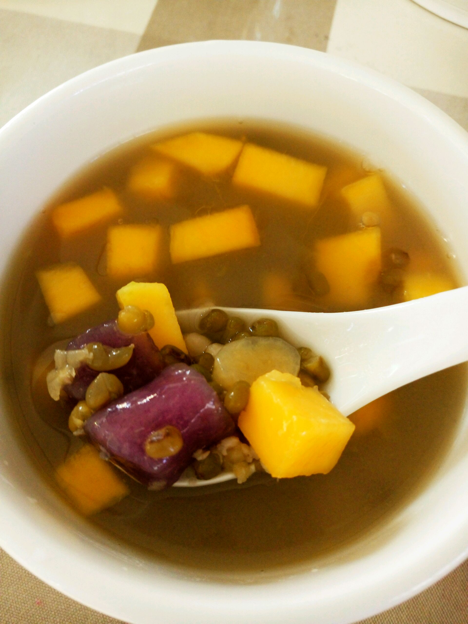 红豆芋头银耳椰糖水怎么做_红豆芋头银耳椰糖水的做法_豆果美食