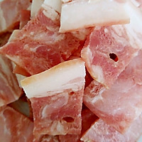 辣白菜炒五花肉的做法图解1