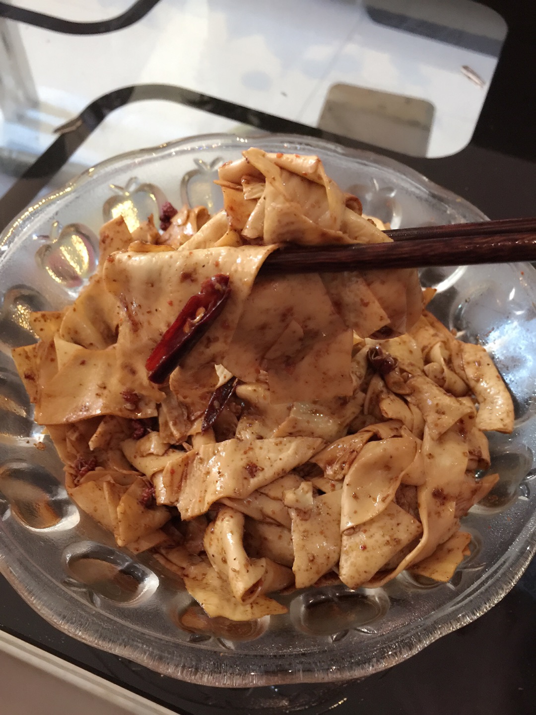 难度:切墩(初级) 时间:10分钟左右 料 豆皮或者牛筋面 辣椒