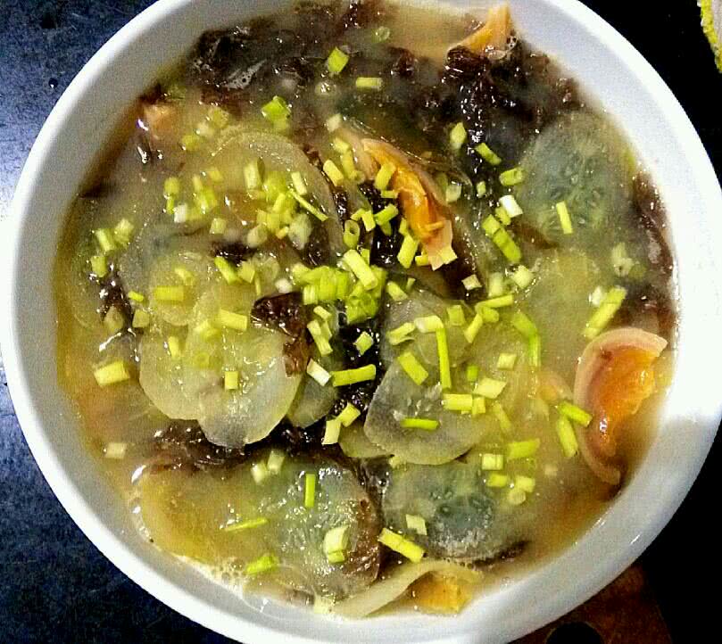 黄瓜皮蛋紫菜汤