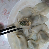 猪肉香菜馅饺子的做法图解1