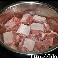 墨鱼排骨汤的做法图解1