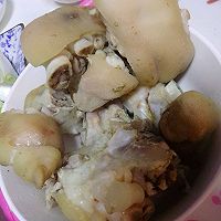 香菇红枣美容猪蹄煲的做法图解1