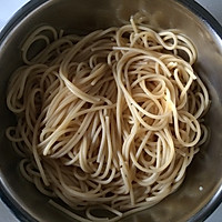 黑胡椒意大利面的做法图解2