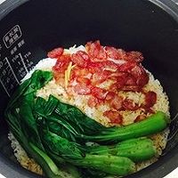 电饭锅腊肉煲仔饭的做法_【图解】电饭锅腊肉