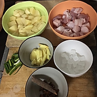 红烧肉烧土豆的做法图解1
