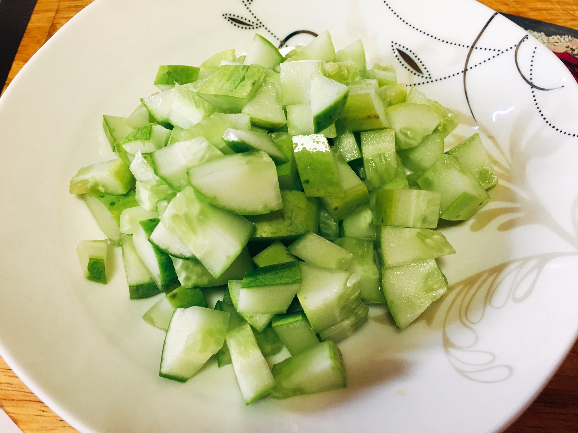 新鲜的绿色黄瓜，切片，切好和整个，两棵菜，食品成分，隔绝在白色背景 库存图片 - 图片 包括有 酥脆, 黄瓜: 121223945