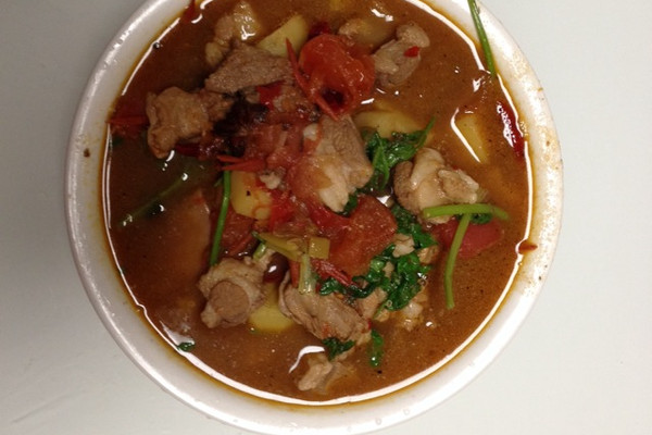 边做更方便 难度:切墩(初级)   时间:30~60分钟       主料 羊肉500g