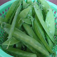 荷兰豆炒肉的做法图解1