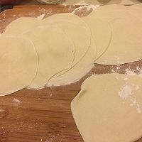 豆芽韭菜肉丝锅贴的做法图解1