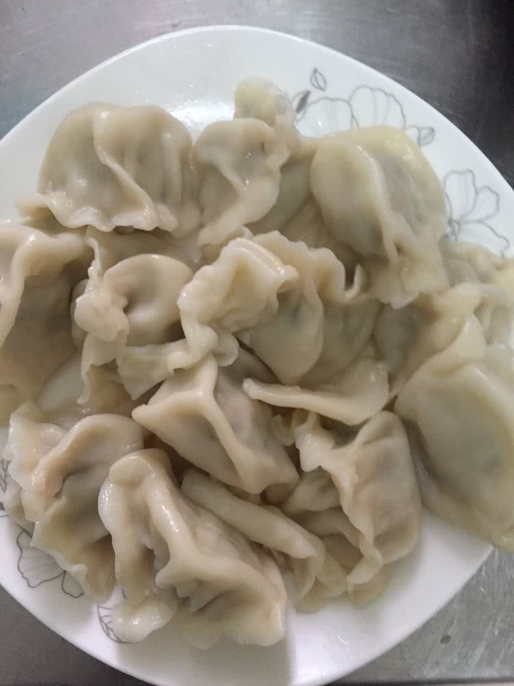都是女婿买了送丈人,老公最爱吃饺子,本来想包个鲅鱼饺子,去市场看到