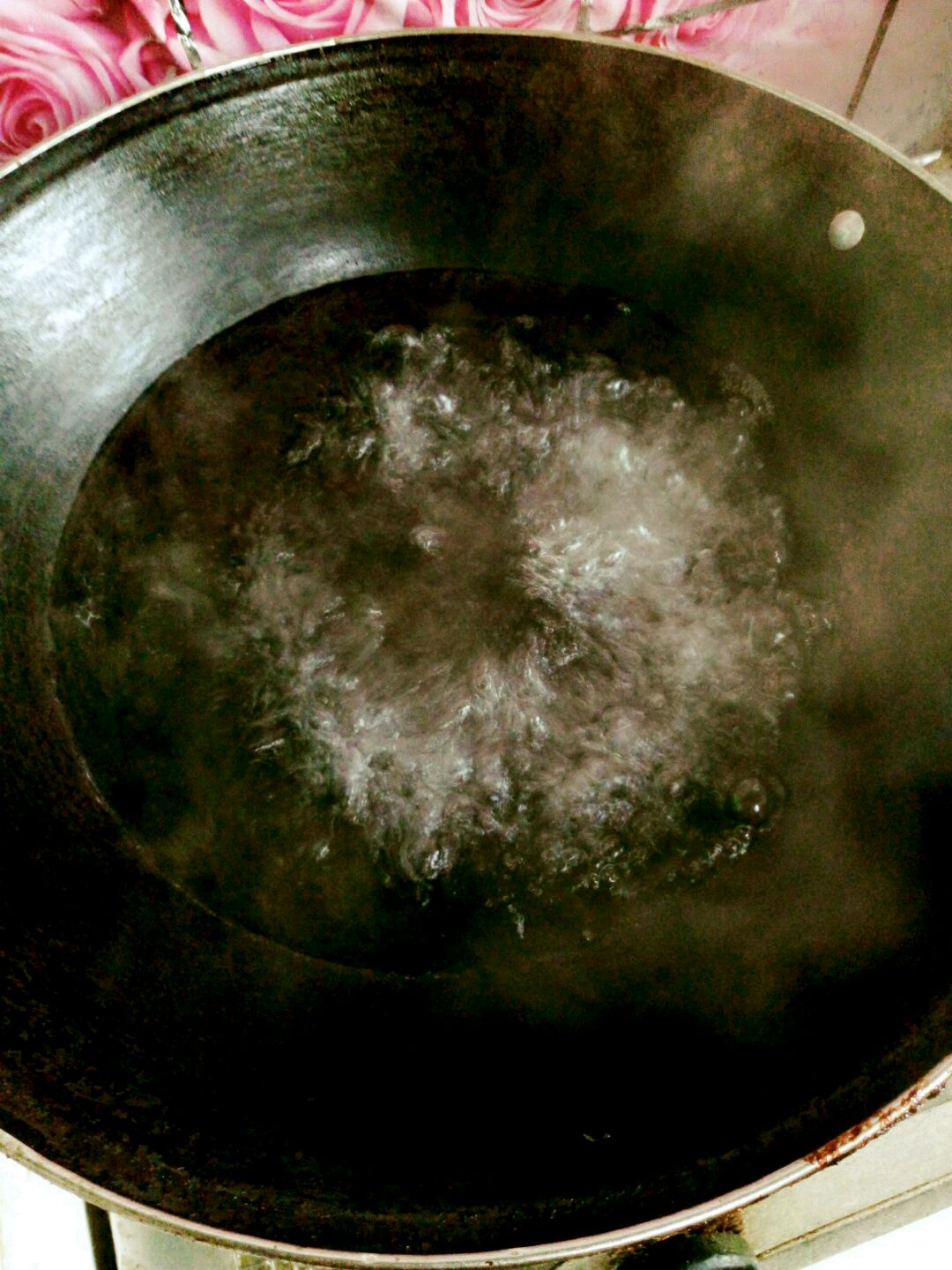 锅内烧开水,必须是沸腾的.