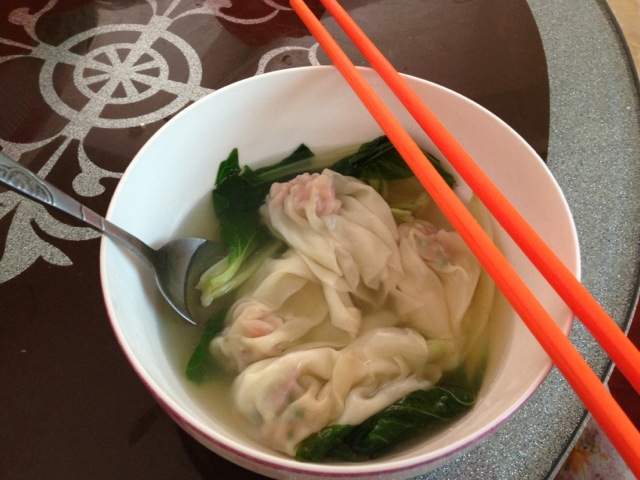 一斤 1个 半斤 适量 油适量 盐适量 糖半茶匙 辅料 馄饨皮半斤 广东