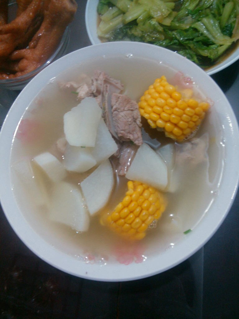 白萝卜玉米排骨汤