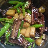 腊排骨炖土豆的做法图解1