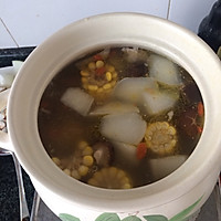 排骨莲藕玉米汤的做法图解1