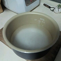 排骨粥之电饭煲版的做法图解1