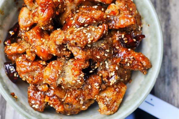 炎热夏季必不可少的下酒菜--韩式甜酸香酥脆炸鸡的做法