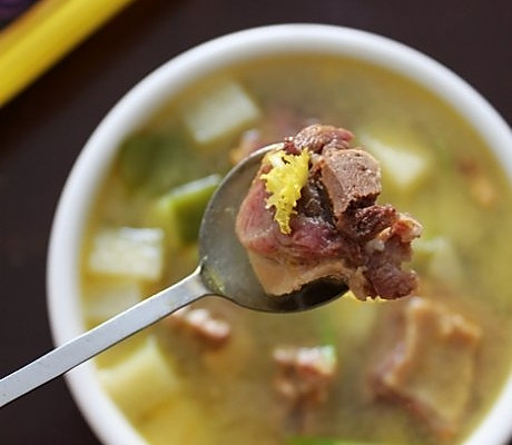 腊鸭腿炖豆腐萝卜海蛎紫菜汤图片
