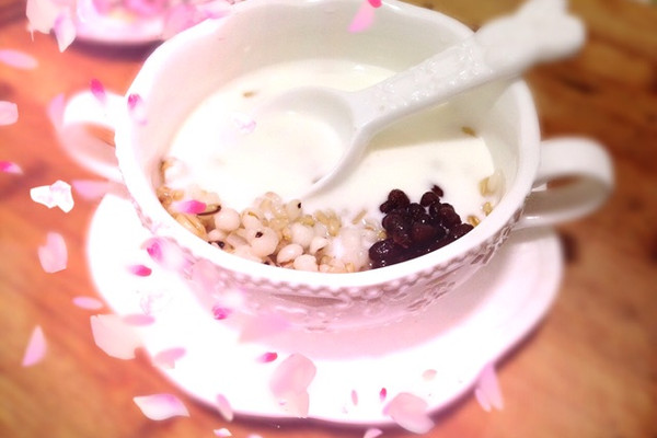 薏米燕麦米酸奶的做法_【图解】薏米燕麦米酸