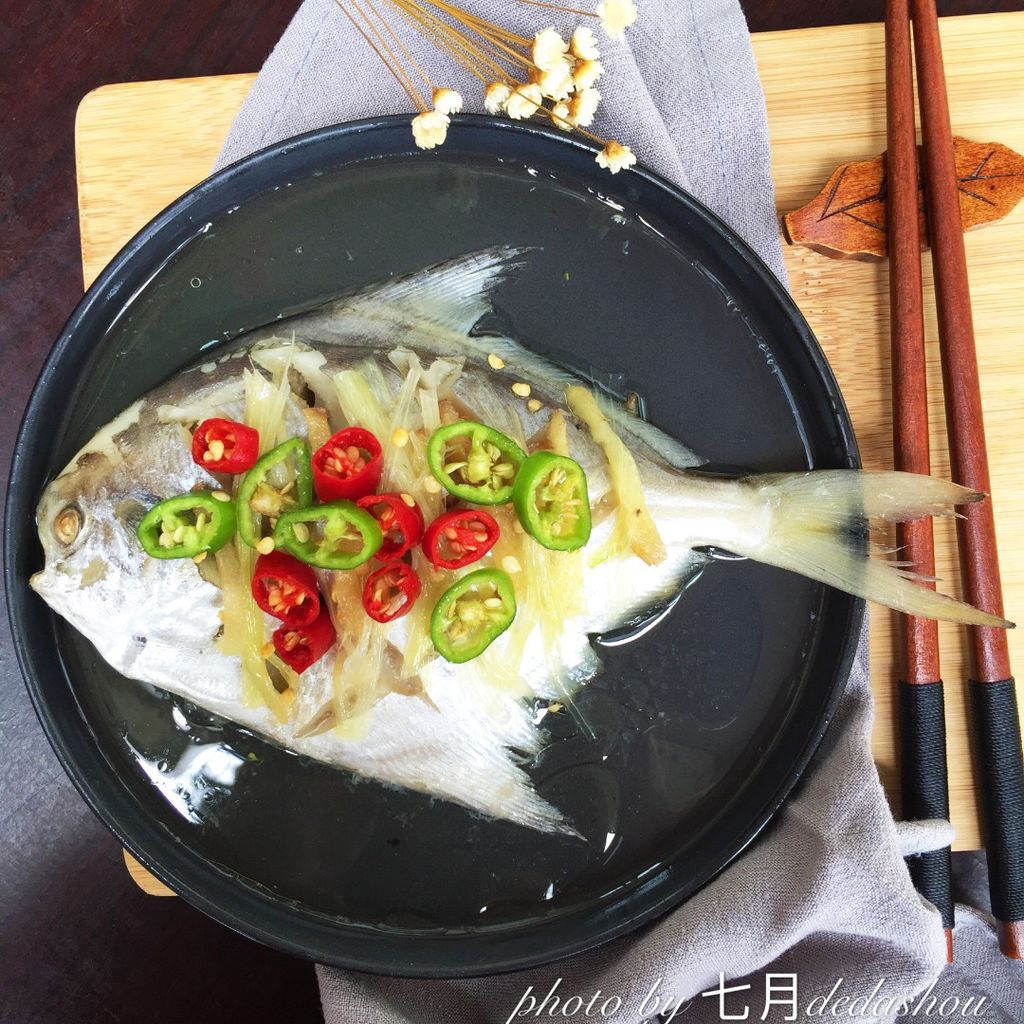 清蒸鲳鱼秘制煎鸡腿酱图片