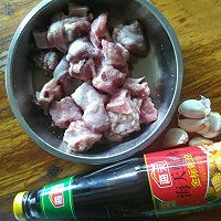 蒜头蒸排骨的做法图解1