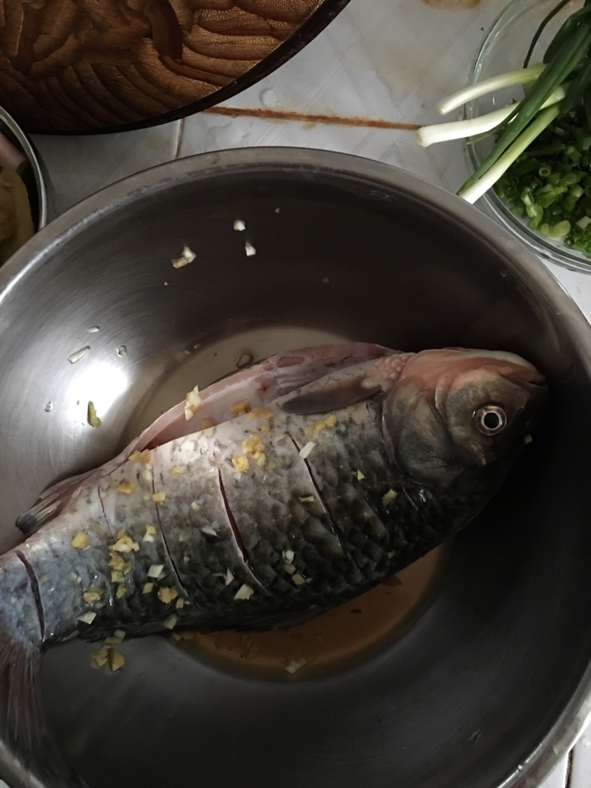 鲫鱼(喜头鱼)炖萝卜汤的做法图解4