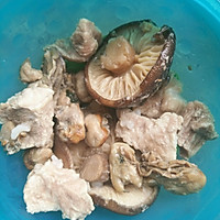 宝宝2岁辅食之香菇瘦肉海蛎粥的做法_【图解