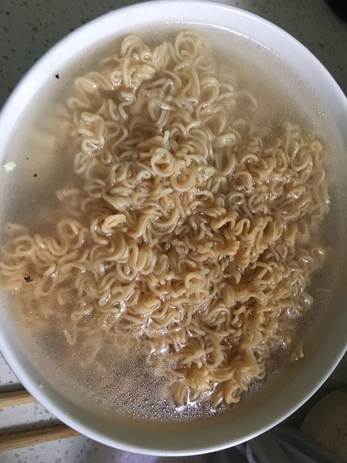 泡面煮半熟捞出泡冷水会更筋道
