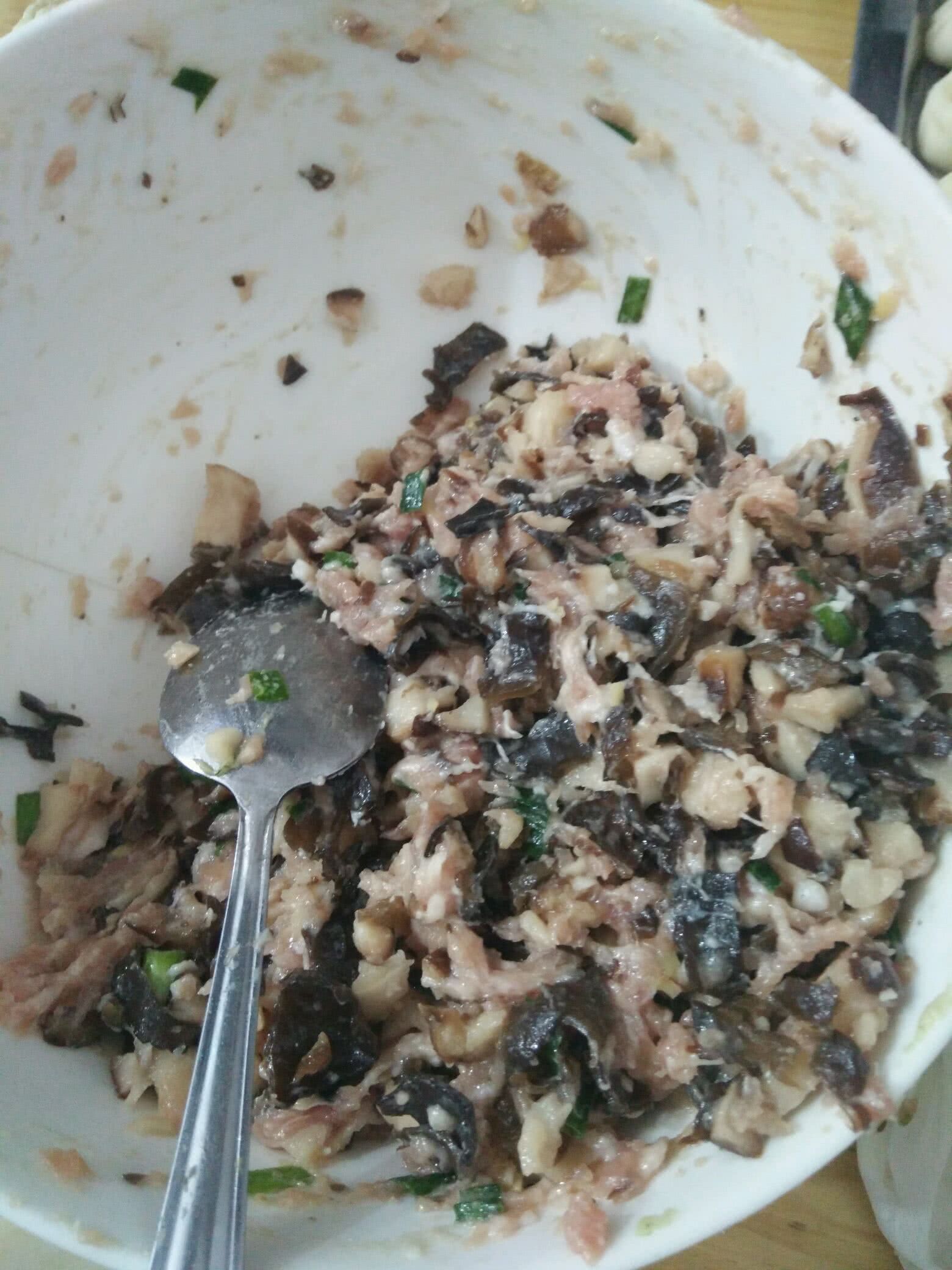 香菇木耳水饺的做法