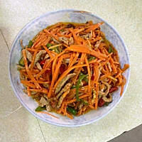 胡萝卜炒肉丝的做法图解1