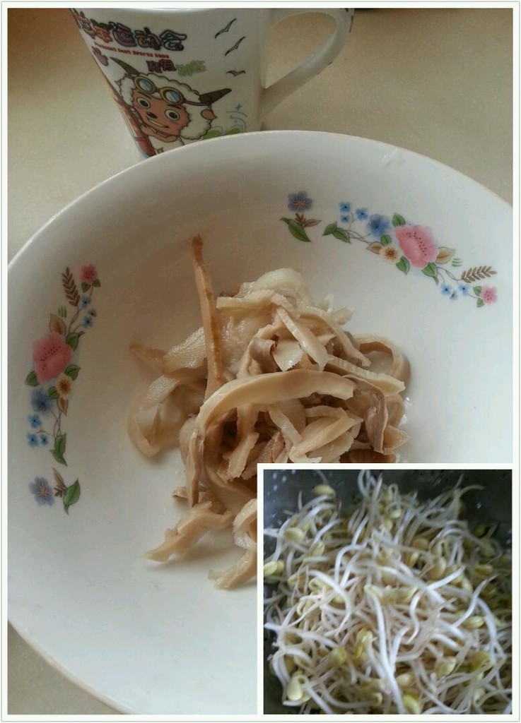 干笋豆芽炖猪蹄煲