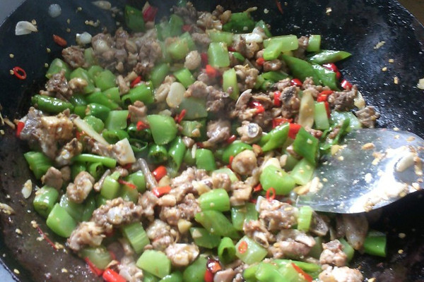莴笋炒鸭肉