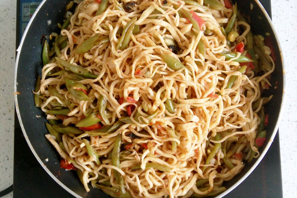 扫一扫 边看边做更方便 主料 豆角,西红柿,鸡蛋,面,蒜末, 豆角焖面的