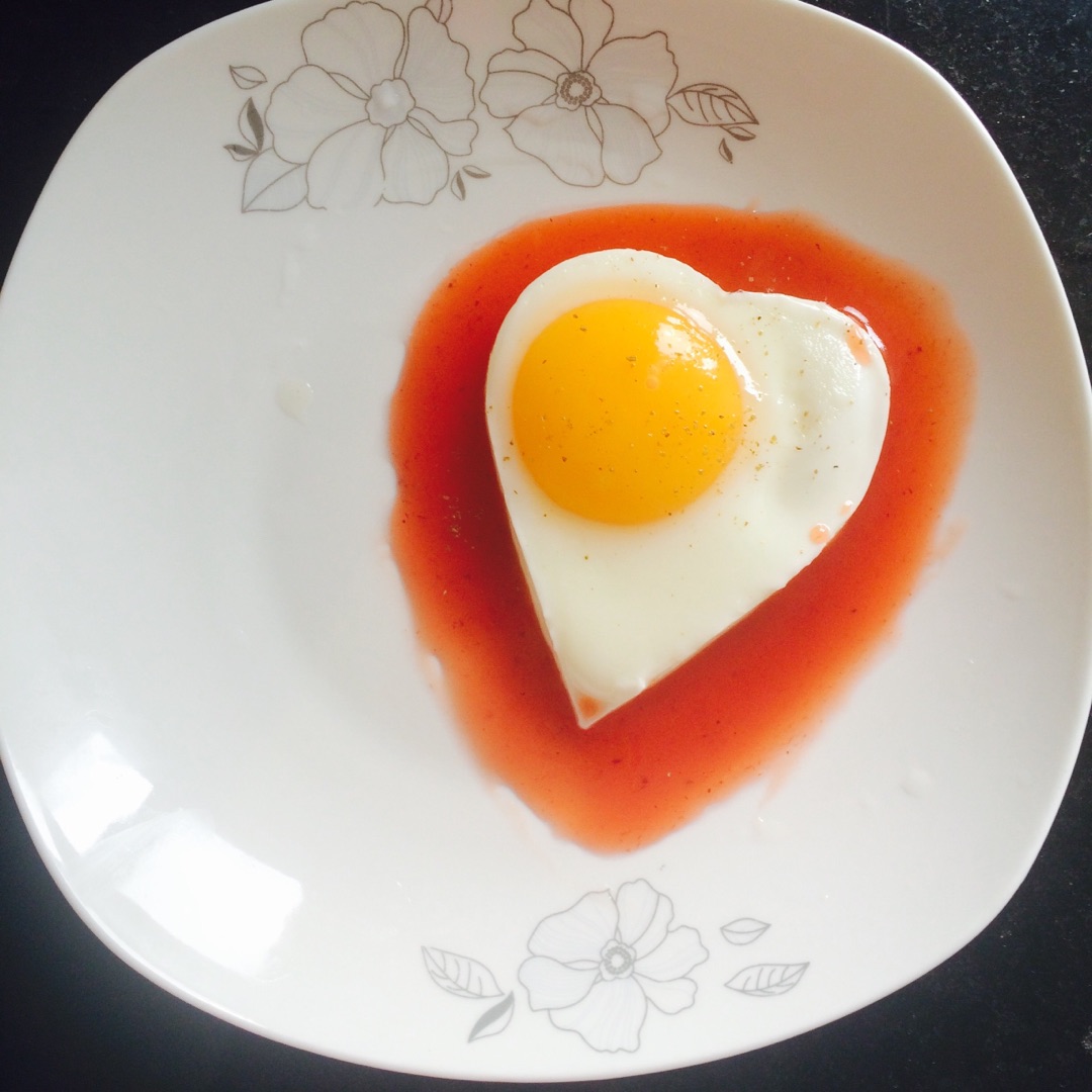 火腿太阳蛋—— 火腿肠煎蛋（内附心形煎蛋的做法）-搜狐