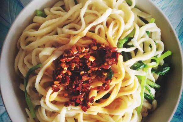 手擀面的做法_【图解】手擀面怎么做如何做好