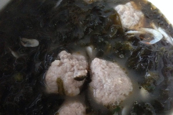 一岁宝宝食谱之紫菜虾皮丸子汤的做法_【图解