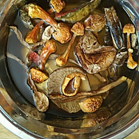 玉米杂菌汤的做法图解1
