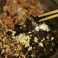 木耳香菇肉馅饺子的做法_【图解】木耳香菇肉