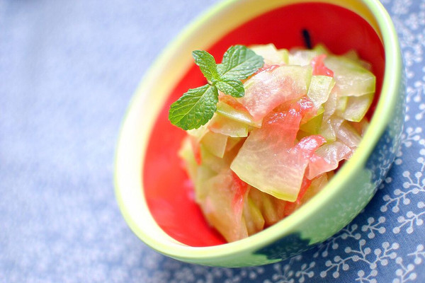 清新爽口凉拌西瓜皮的做法_【图解】清新爽口