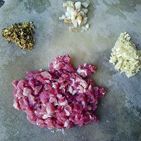肉末蒸茄子的做法图解2