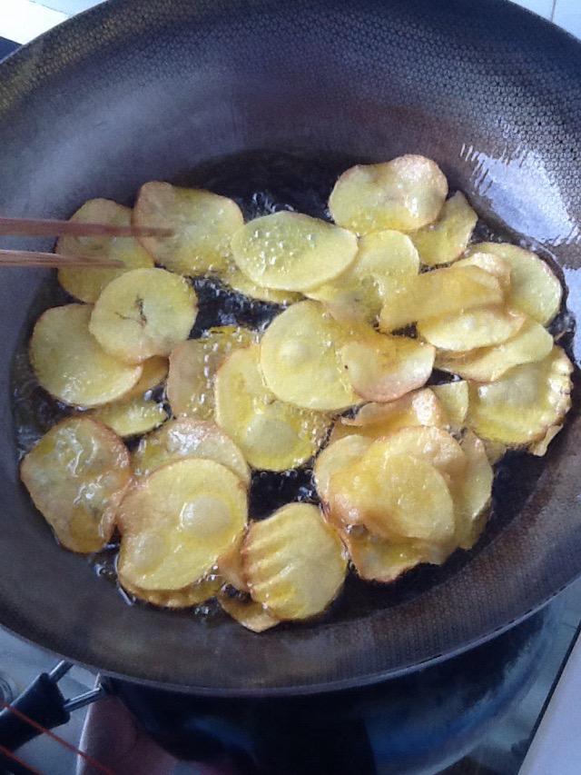 香酥炸土豆片(最简易,最好懂)