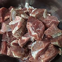 牛肉烧土豆的做法图解1