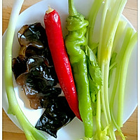 凉拌豆腐皮的做法图解2...<a href=