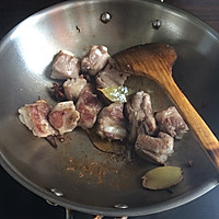 排骨扁豆炖土豆的做法图解1