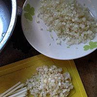 芹菜肉末的做法图解1