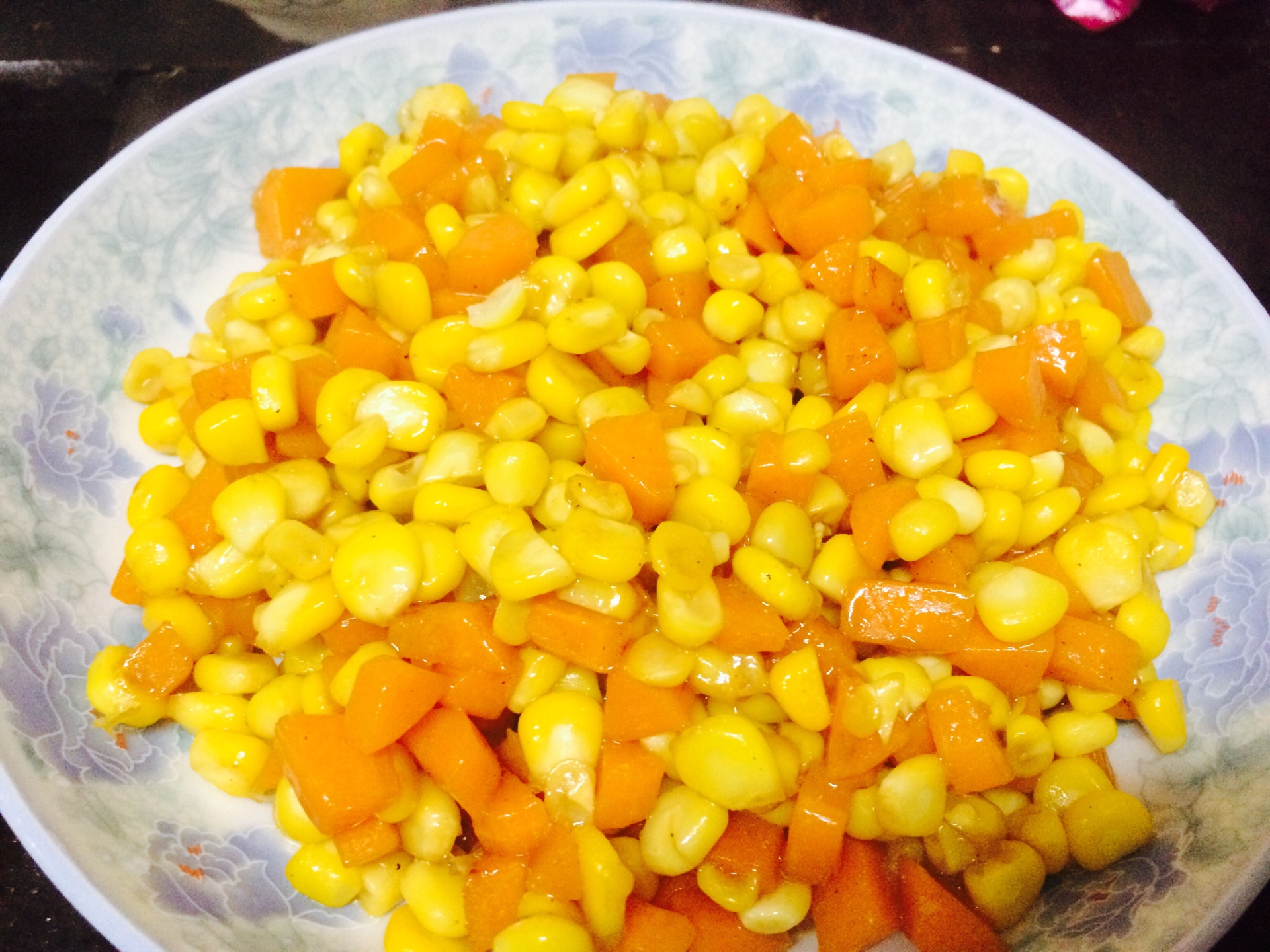 水果胡萝卜玉米炒火腿粒怎么做_水果胡萝卜玉米炒火腿粒的做法_豆果美食